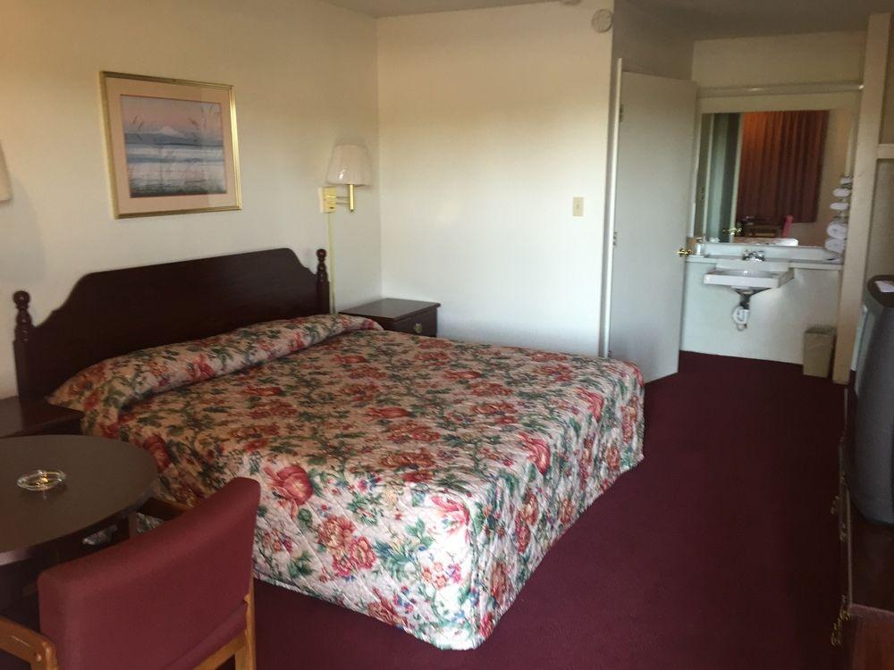 Economy Inn St. James Buitenkant foto