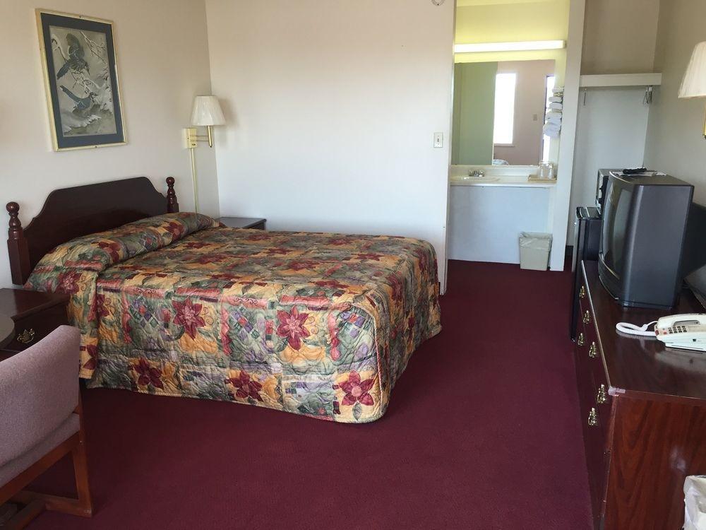 Economy Inn St. James Buitenkant foto