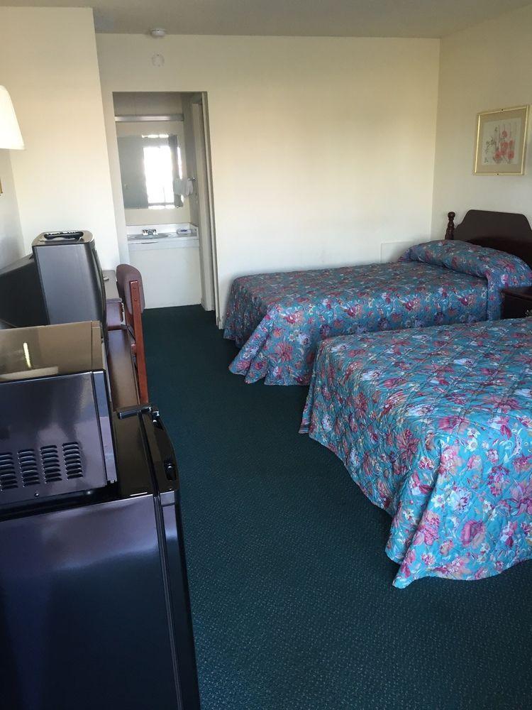 Economy Inn St. James Buitenkant foto