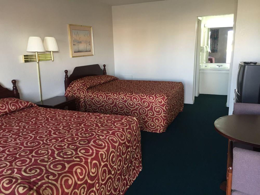 Economy Inn St. James Buitenkant foto