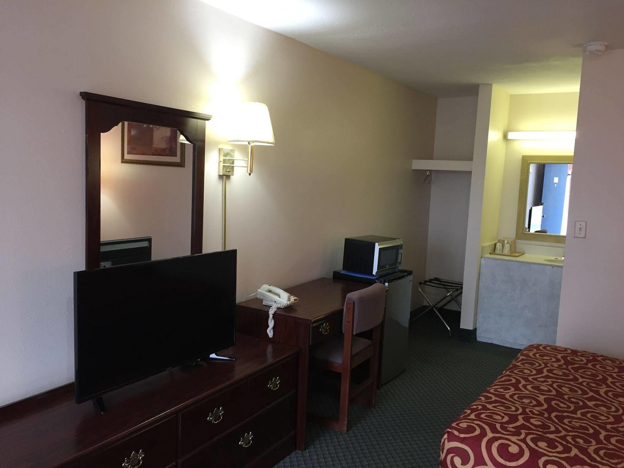 Economy Inn St. James Buitenkant foto